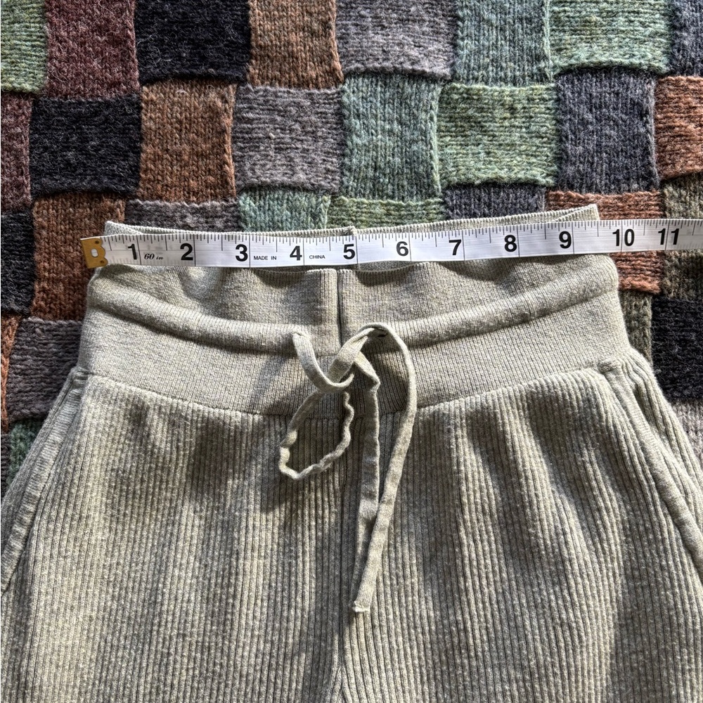 TWO Uniqlo WASHABLE KNIT RIBBED PANTS in Cream and Light Sage - Picture 10 of 13